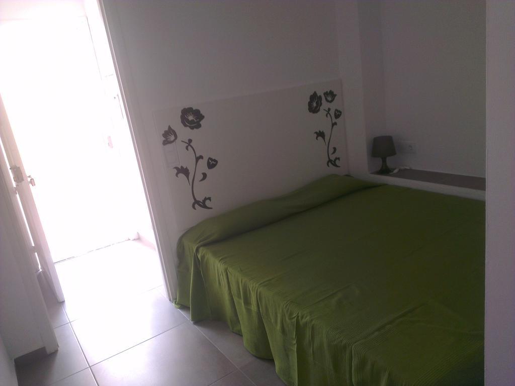 Apartaments La Riera Rosas Habitación foto