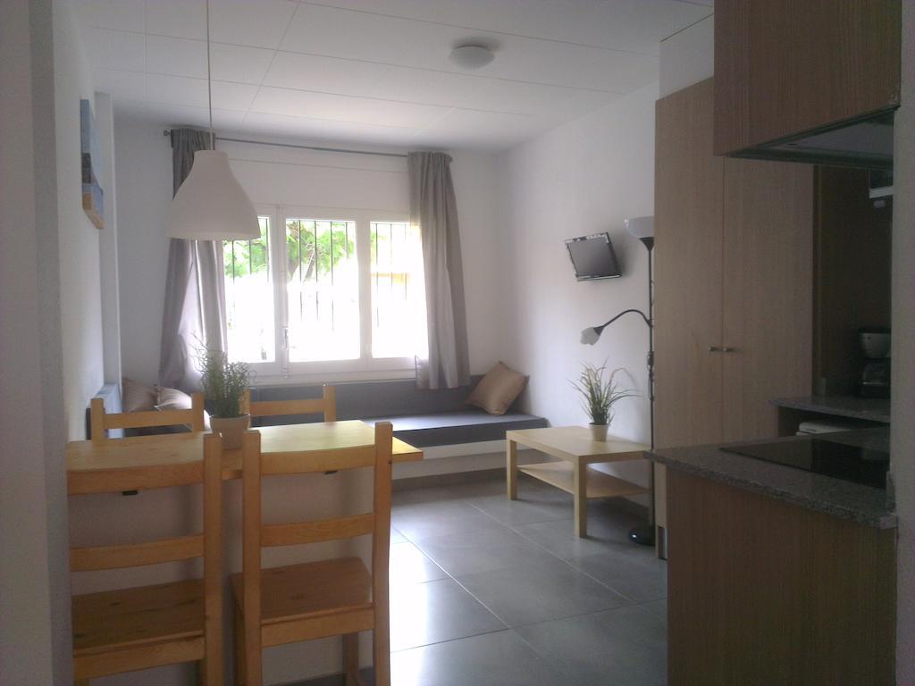 Apartaments La Riera Rosas Habitación foto